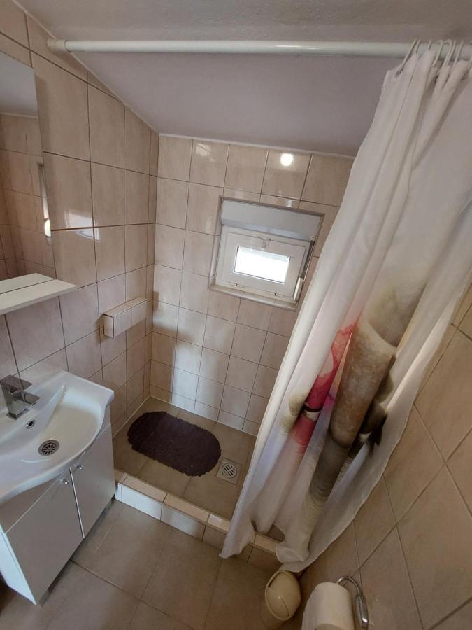 Apartmani Piskoric Vir Buitenkant foto