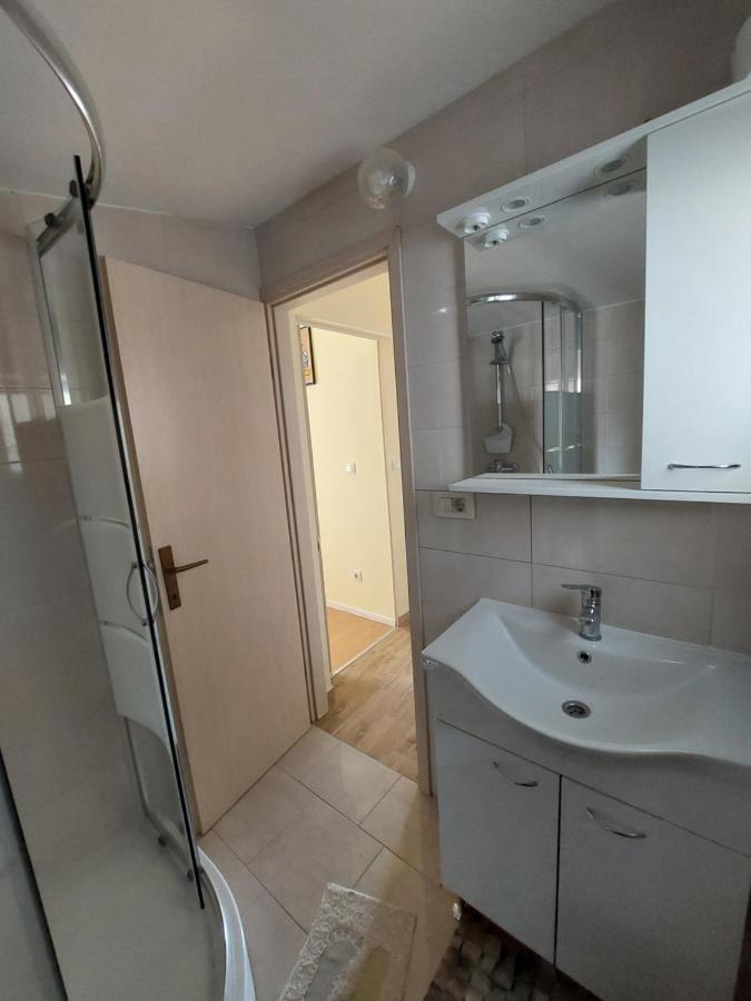 Apartmani Piskoric Vir Buitenkant foto