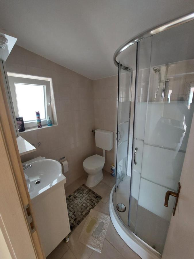 Apartmani Piskoric Vir Buitenkant foto