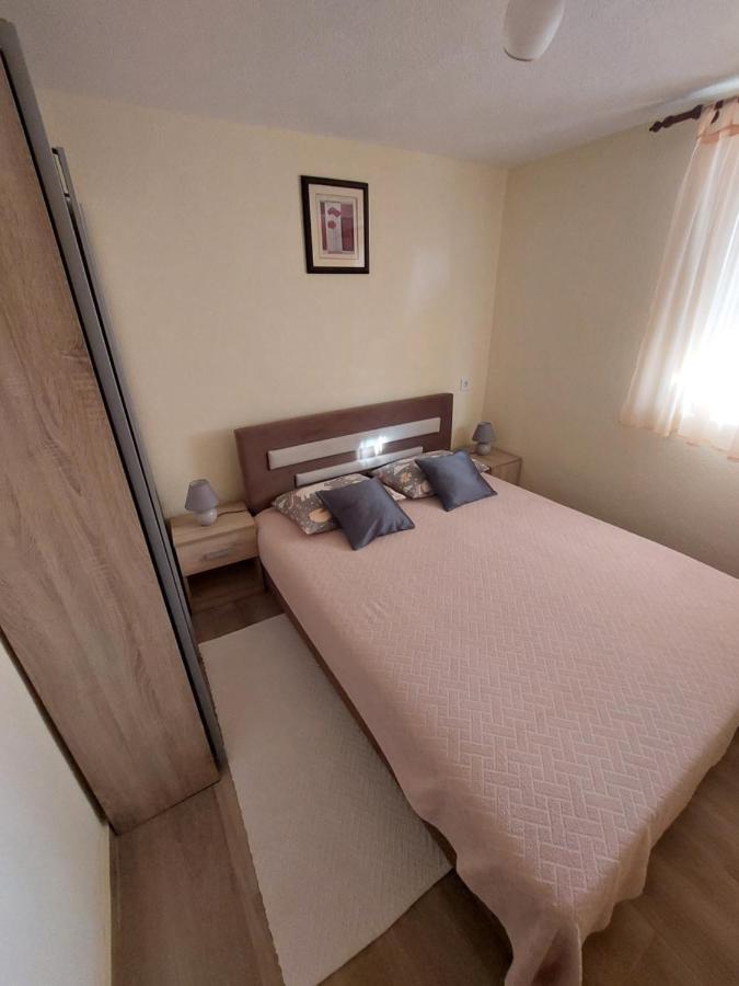 Apartmani Piskoric Vir Buitenkant foto