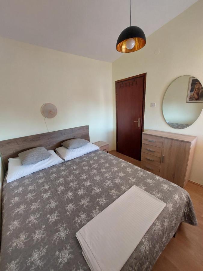 Apartmani Piskoric Vir Buitenkant foto
