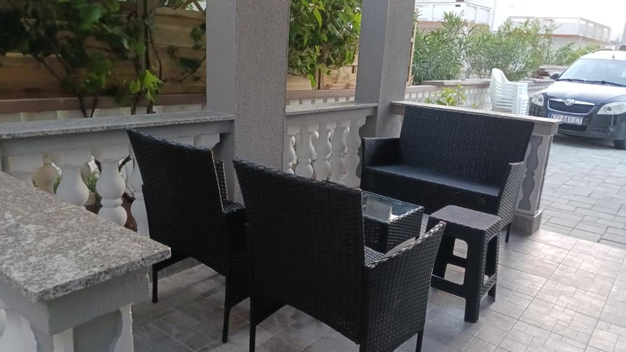 Apartmani Piskoric Vir Buitenkant foto